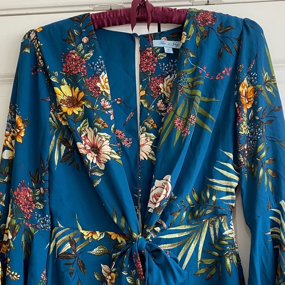 She + Sky Teal Floral Romper - Picture 4 of 7